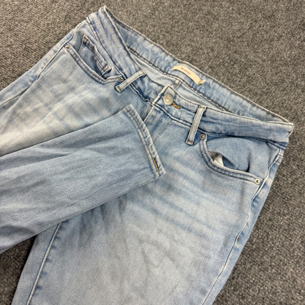 Levi's 711 Skinny Jeans 28 Light Blue Distressed Ripped Knee Women